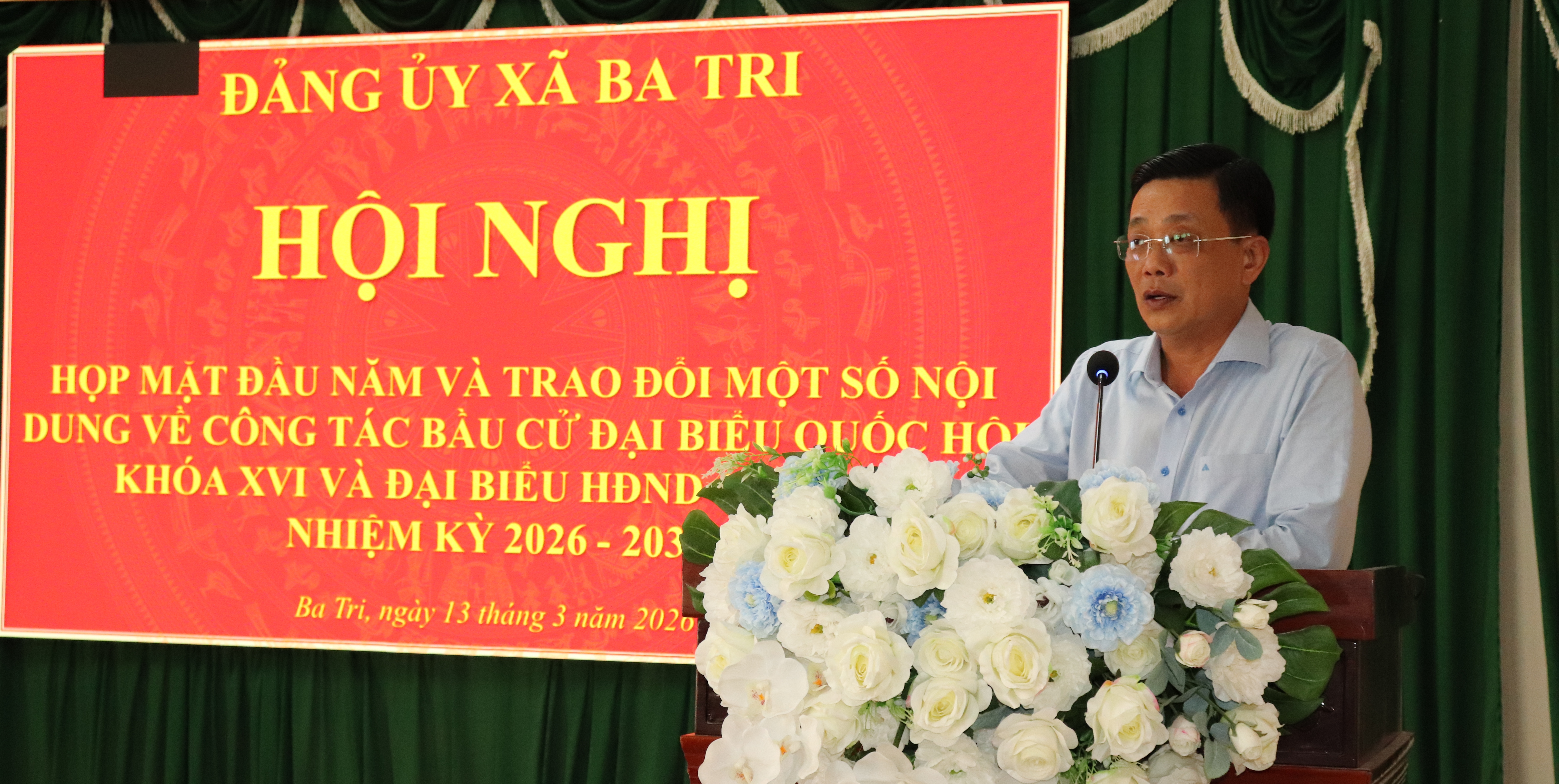 Đảng ủy xã Ba Tri làm việc với Bí thư Chi bộ các ấp về công tác bầu cử