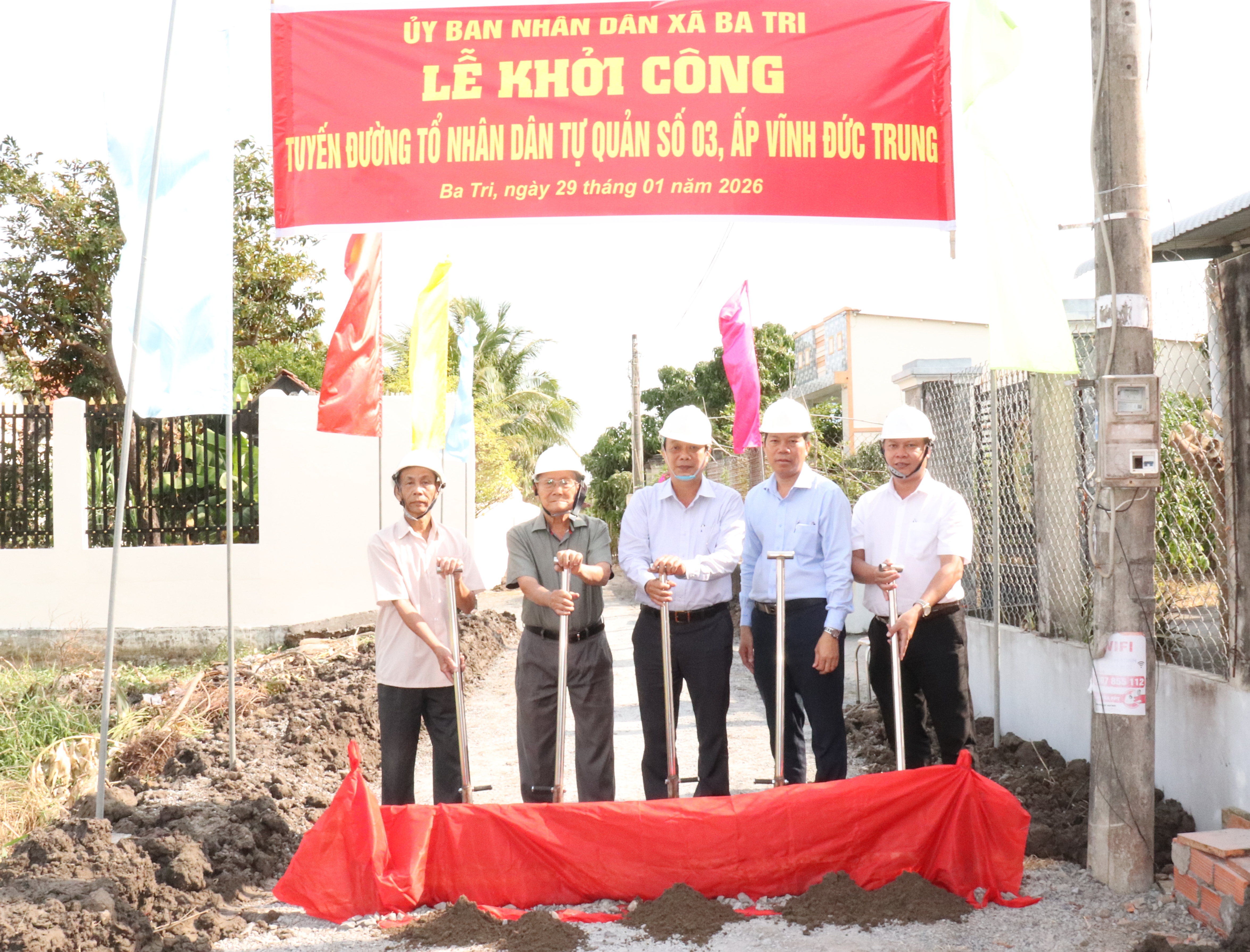 Xã Ba Tri - Thêm một công trình đường giao thông nông thôn từ sức dân 