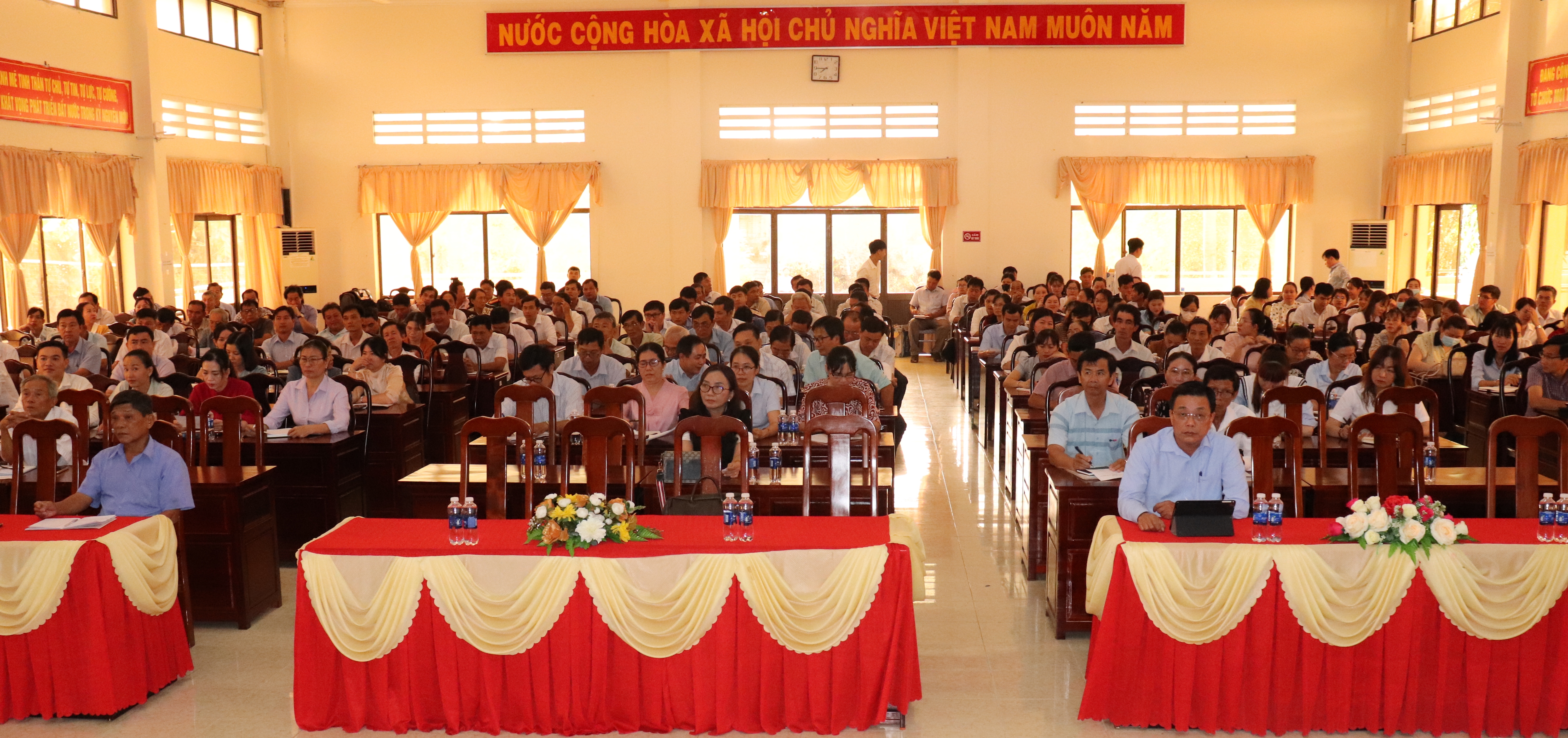 Đảng ủy xã Ba Tri tổ chức hội nghị quán triệt, triển khai Nghị quyết Đại hội XIV của Đảng. 