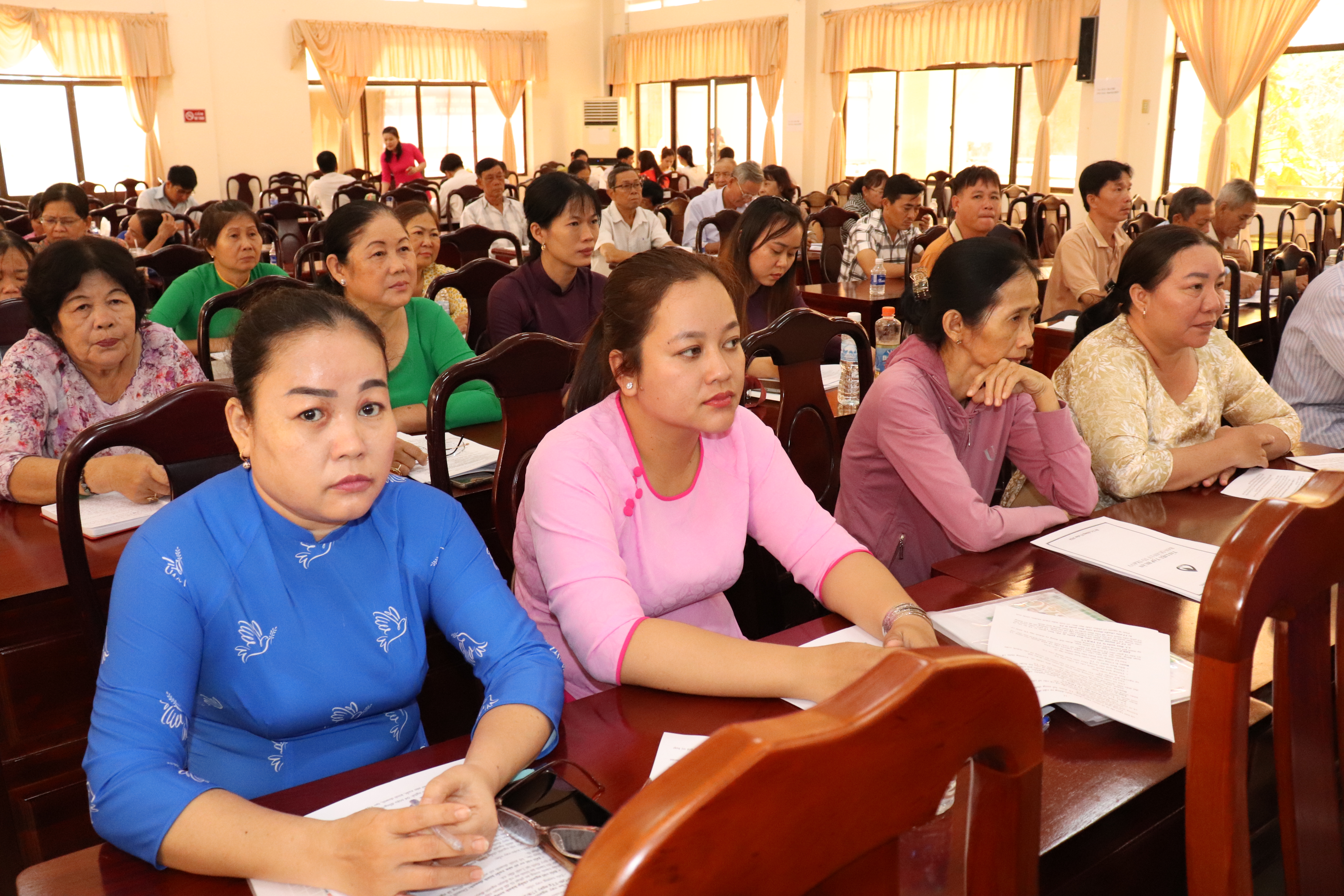 Phòng Giao dịch Ngân hàng chính sách xã hội Ba Tri tập huấn nghiệp vụ cho thành viên Ban quản lý Tổ tiết kiệm và vay vốn