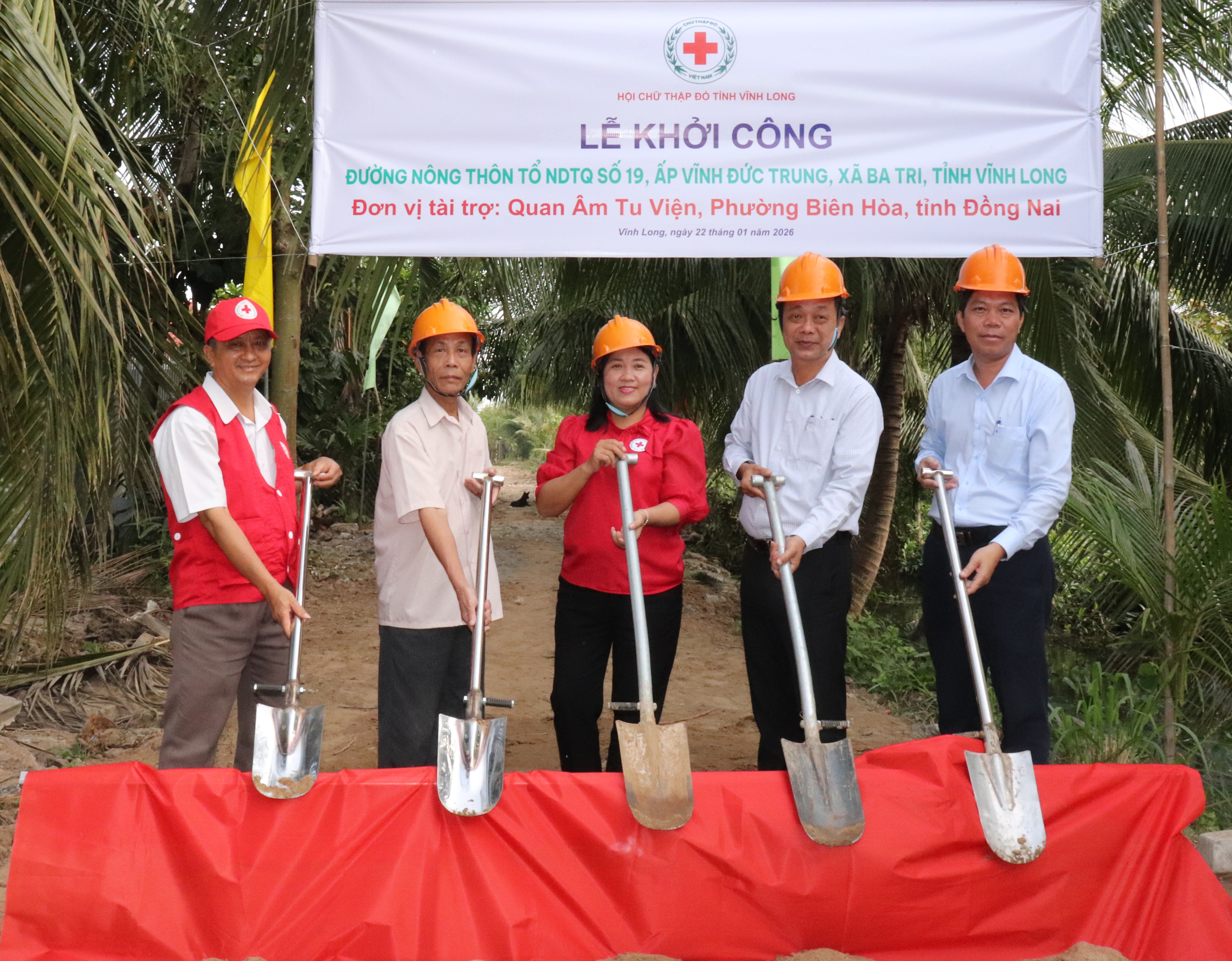Hội Chữ thập đỏ tỉnh Vĩnh Long khởi công xây dựng tuyến đường giao thông tại xã Ba Tri