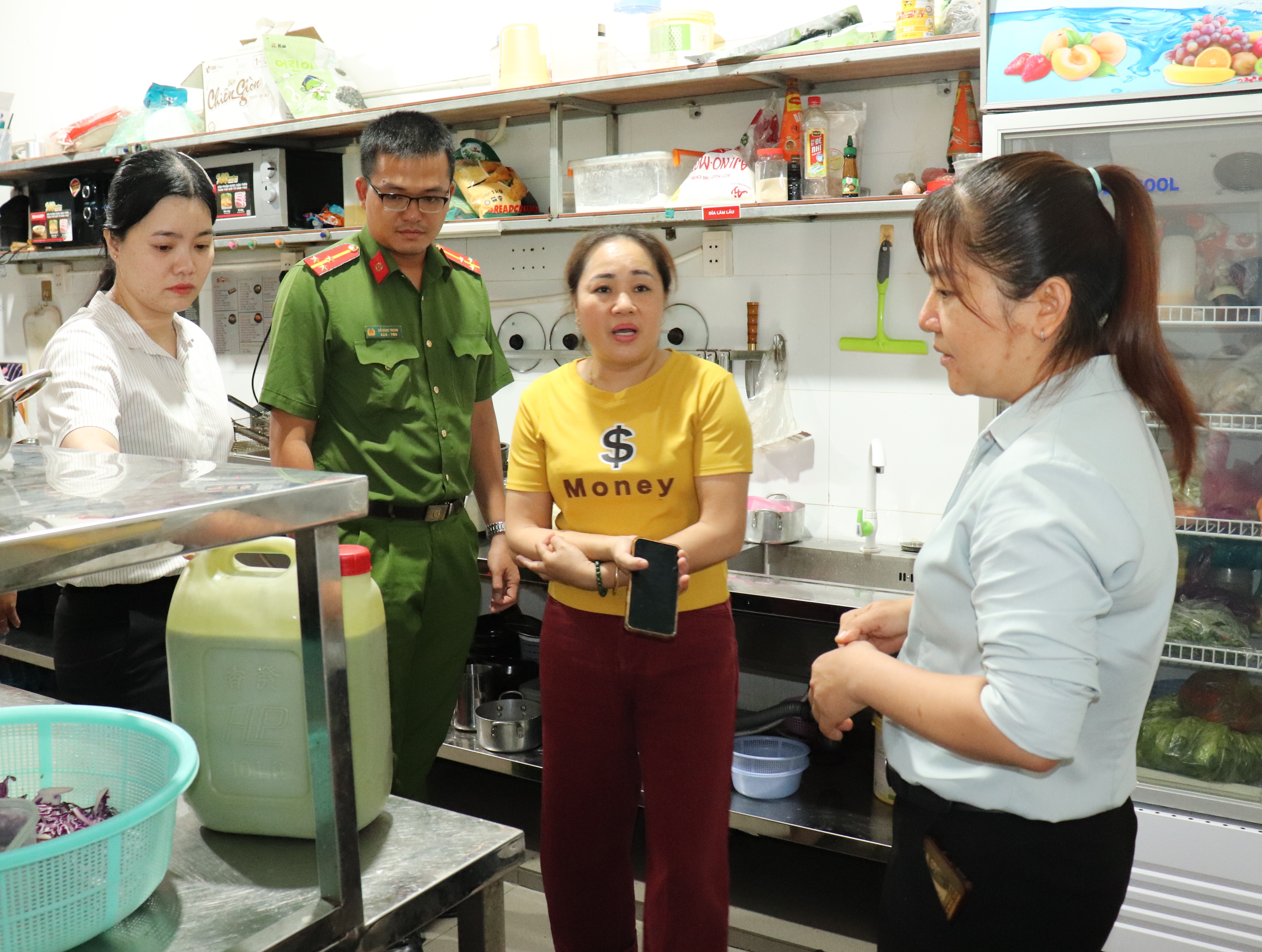 Ba Tri -Tăng cường kiểm tra đảm bảo an toàn thực phẩm trên địa bàn
