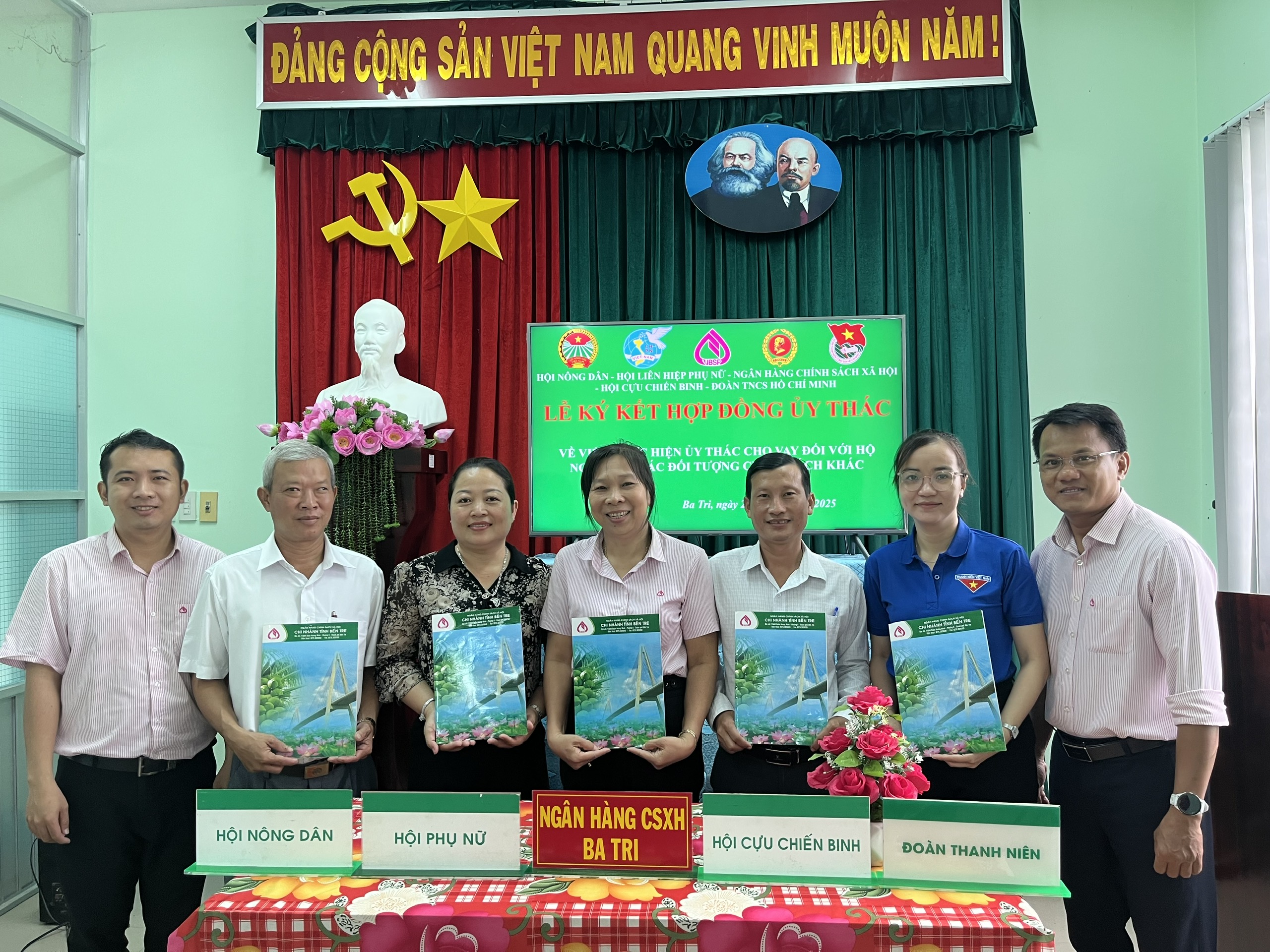 Ký kết ủy thác giữa Ngân hàng Chính sách xã hội và các Hội, đoàn thể xã