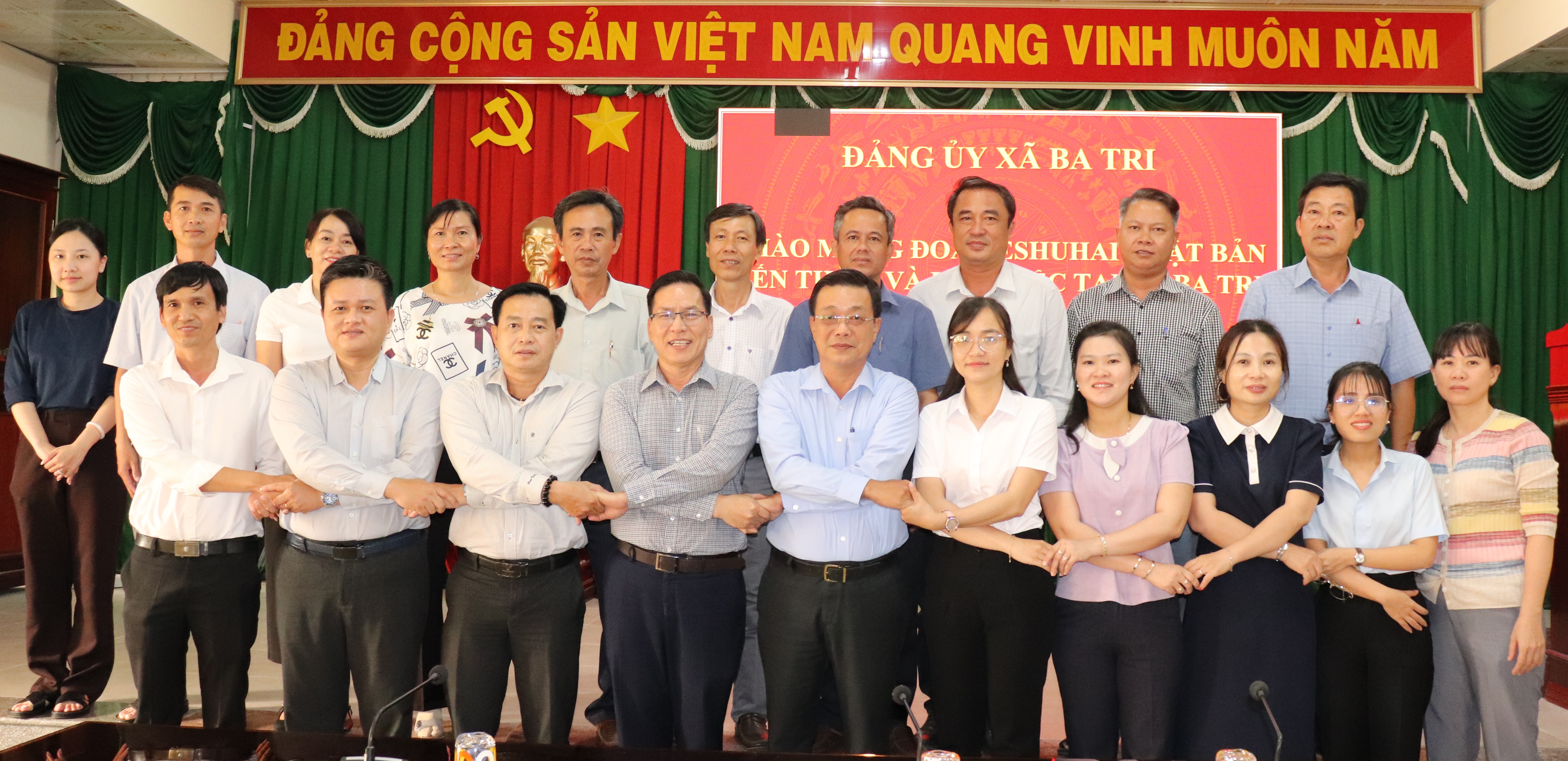 Xã Ba Tri và Công ty TNHH ESUHAI cam kết phối hợp trong công tác tư vấn, đưa người lao động đi làm việc ở nước ngoài