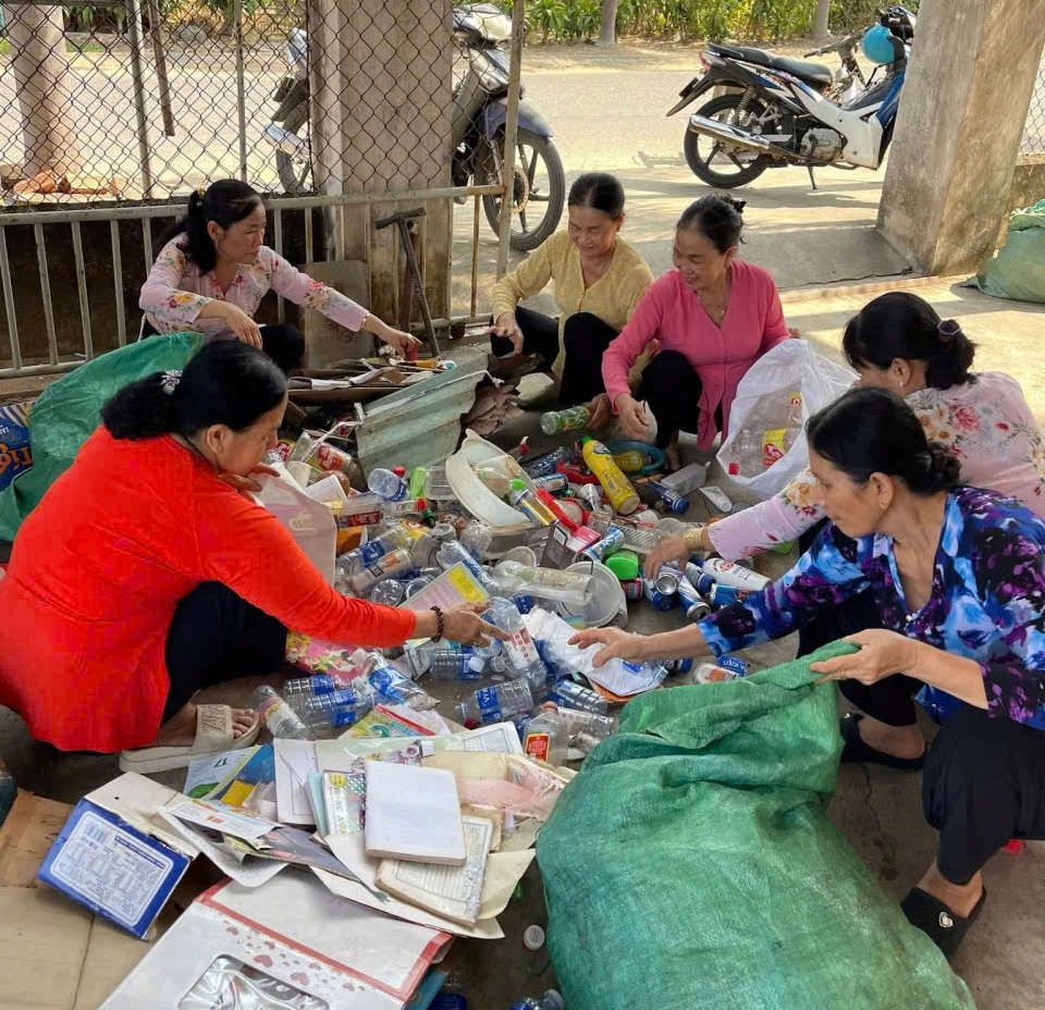 Phụ nữ Ba Tri chung sức xây dựng Nông thôn mới