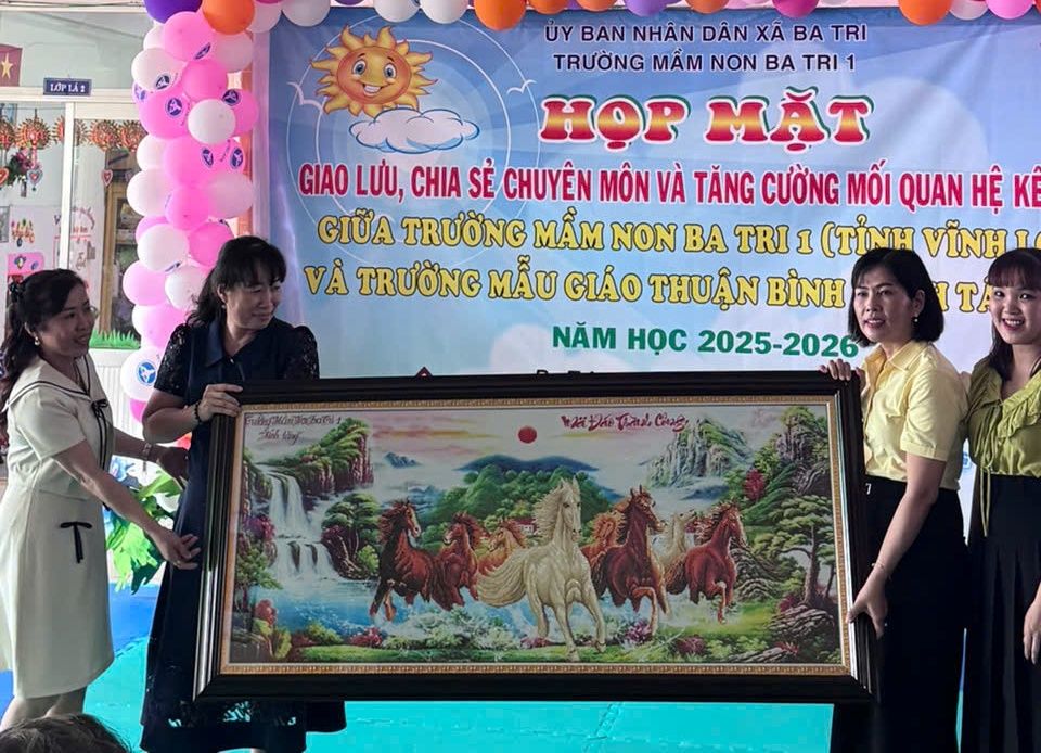 Giao lưu học hỏi kinh nghiệm trong công tác chăm sóc, nuôi dưỡng và giáo dục trẻ