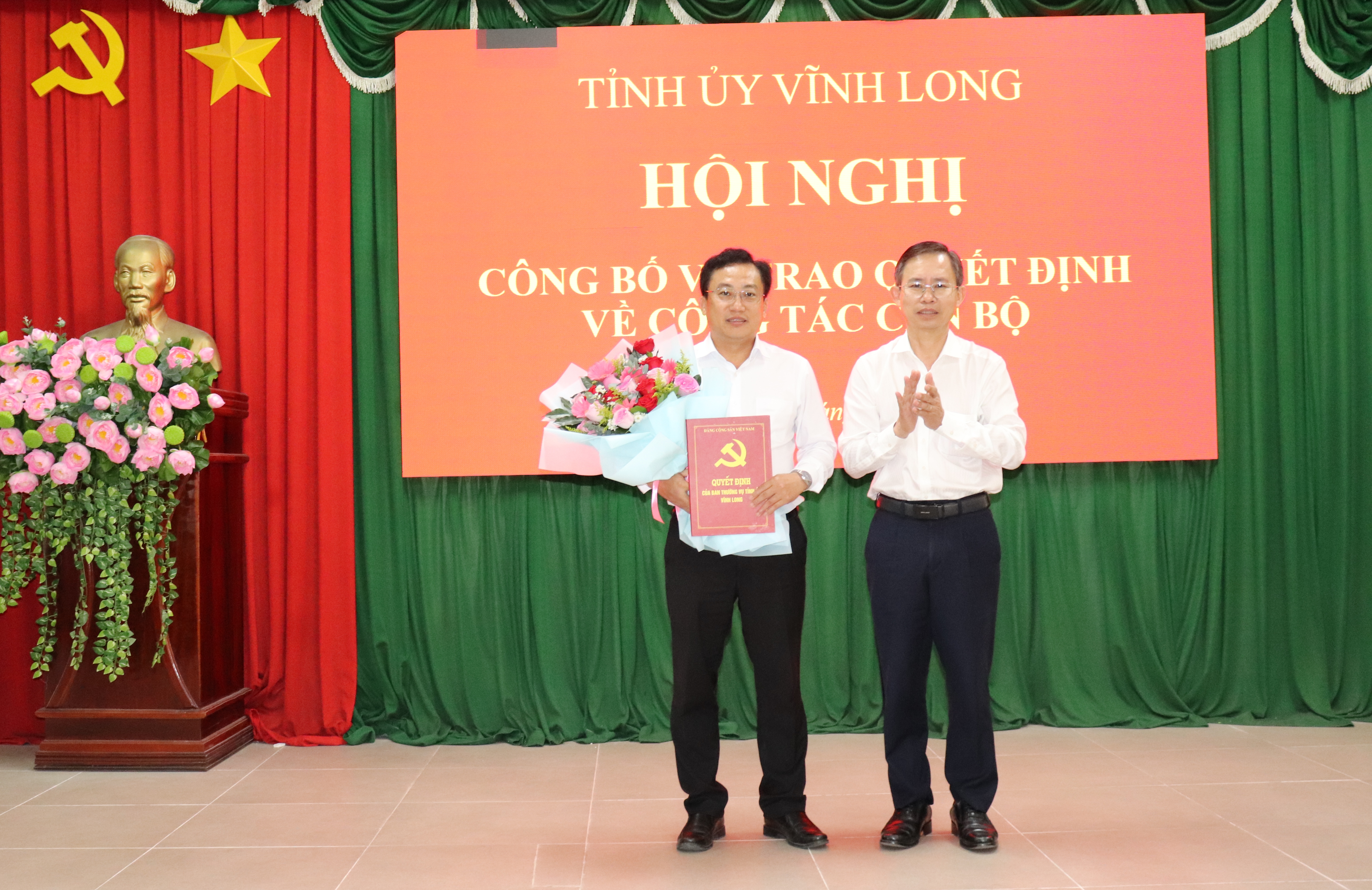 Tỉnh ủy Vĩnh Long công bố Quyết định về công tác cán bộ tại Đảng bộ xã Ba Tri