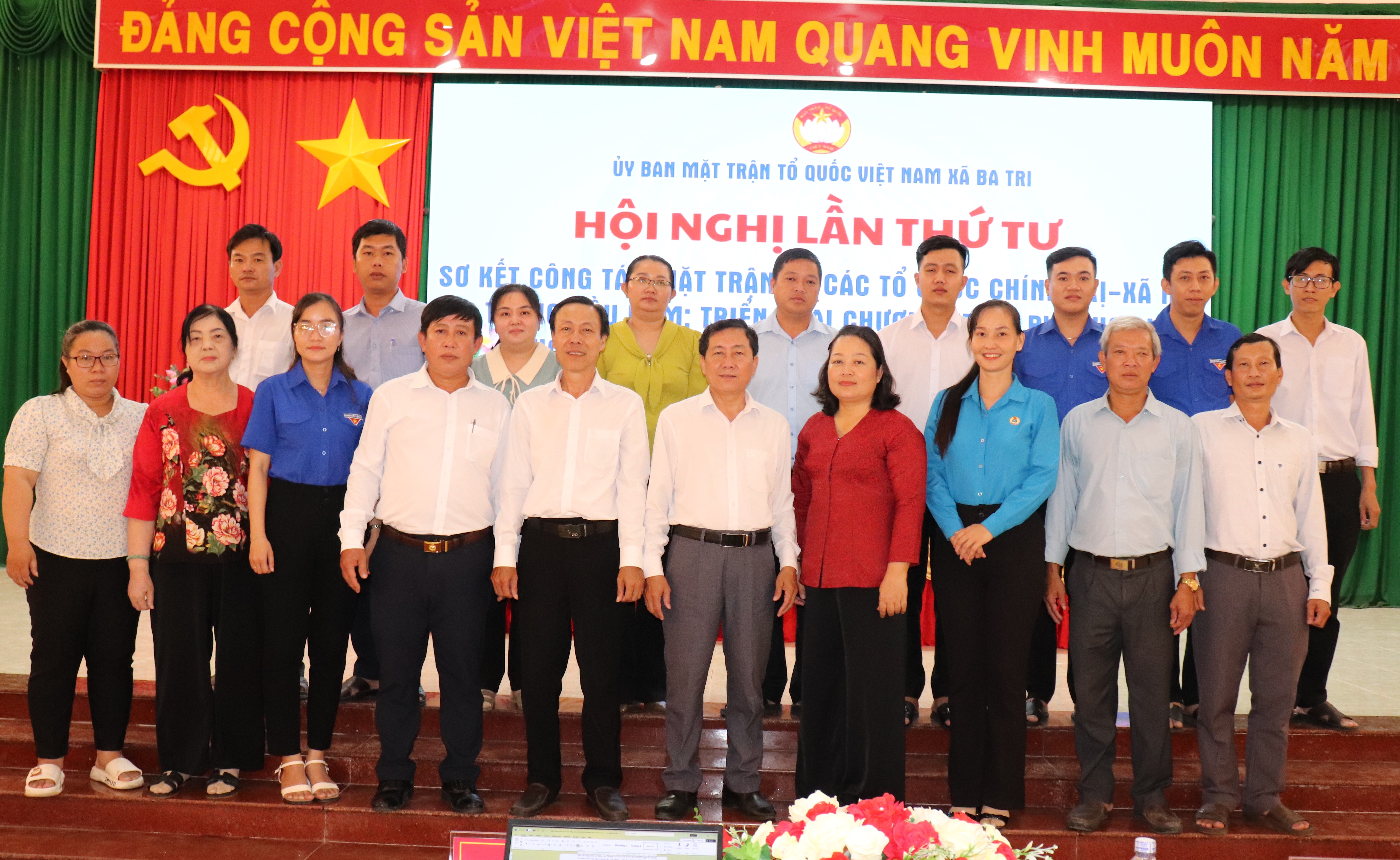 Đồng chí Võ Thanh Bình - Phó Bí thư Thường trực Đảng ủy xã dự và phát biểu chỉ đạo hội nghị sơ kết 6 tháng đầu năm công tác Mặt trận và các tổ chức chính trị - xã hội