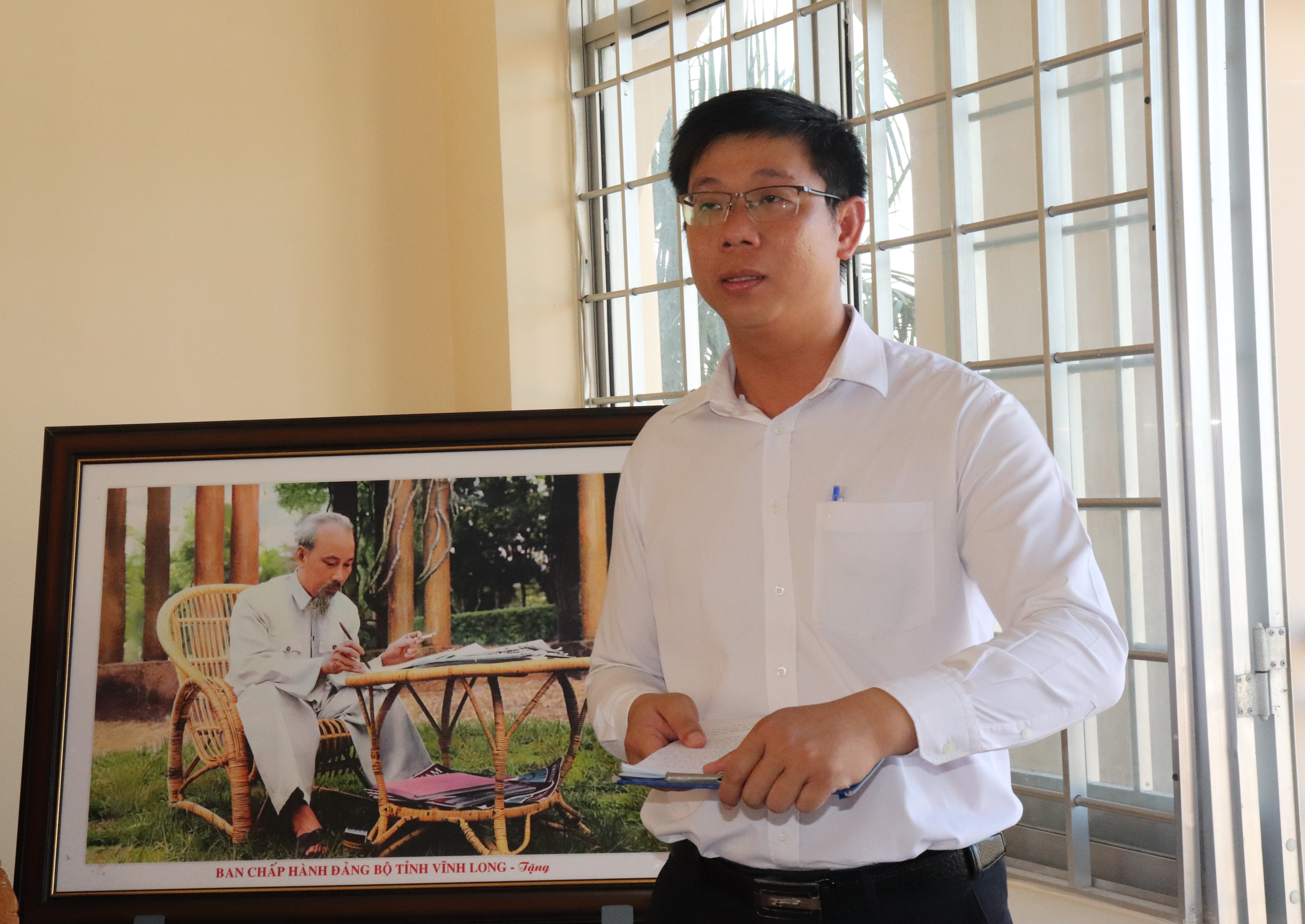Đảng ủy xã Ba Tri tổ chức chào cờ và sinh hoạt chuyên đề đầu tháng 8 năm 2026
