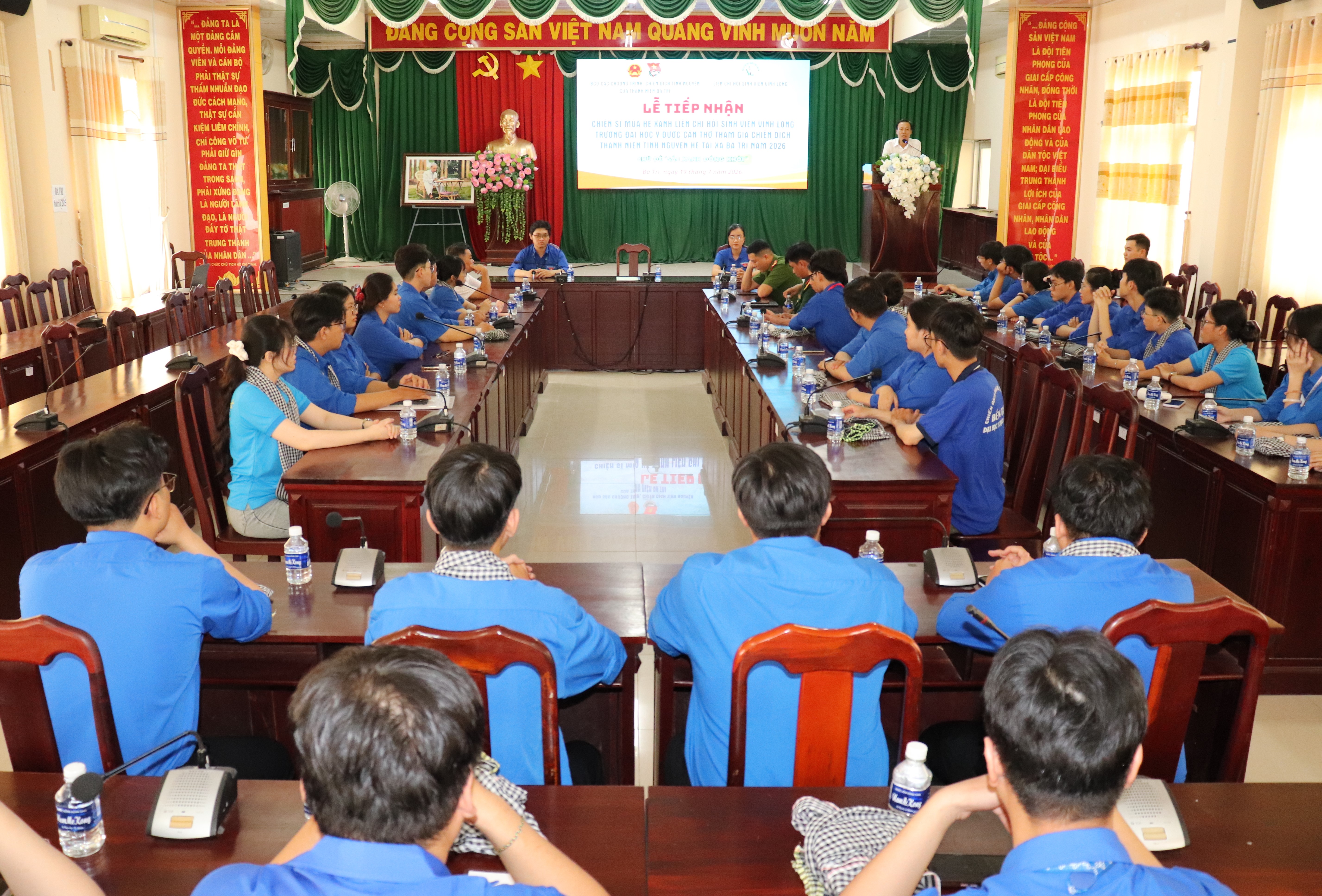 Ba Tri tiếp nhận 50 chiến sĩ mùa hè xanh Trường Đại học Y dược Cần Thơ