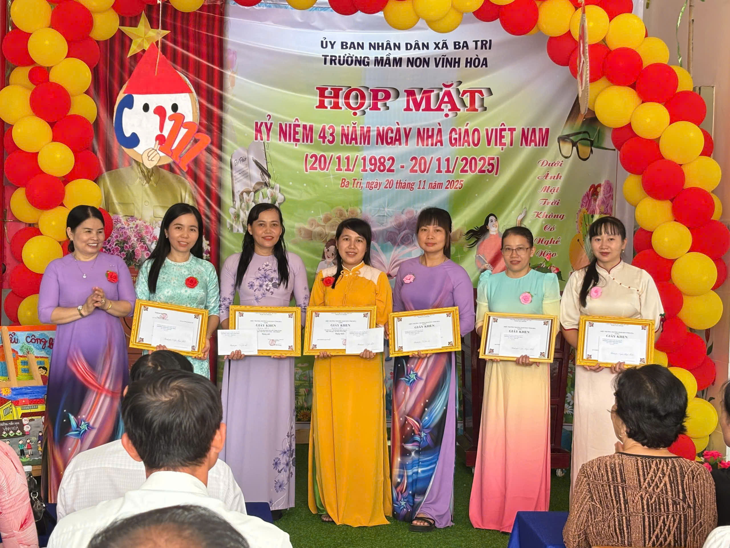 Trường Mầm non Vĩnh Hòa tổ chức họp mặt 43 năm Ngày Nhà giáo Việt Nam 20/11 
