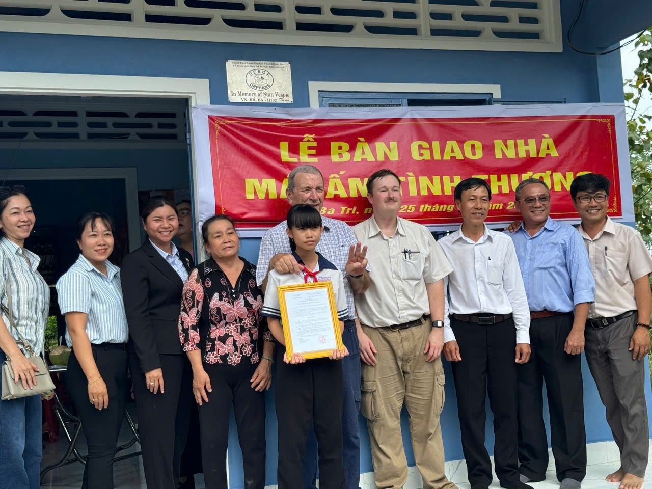 Tổ chức nuôi dạy trẻ mồ côi Đông Nam Á tặng mái ấm tình thương cho trẻ mồ côi trên địa bàn xã Ba Tri 