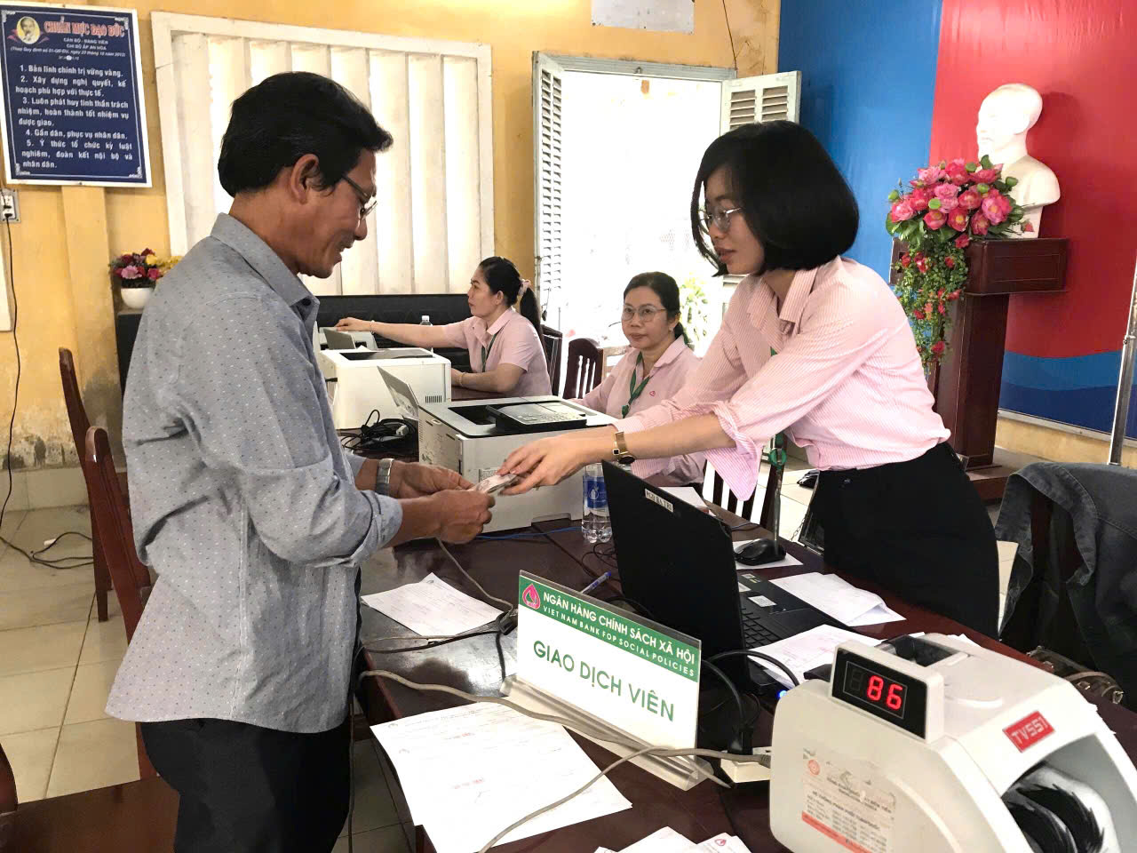 Phòng giao  dịch Ngân hàng Chính sách xã hội Ba Tri hưởng ứng tháng hành động vì bình đẳng giới và phòng ngừa, ứng phó với bạo lực trên cơ sở giới năm 2025
