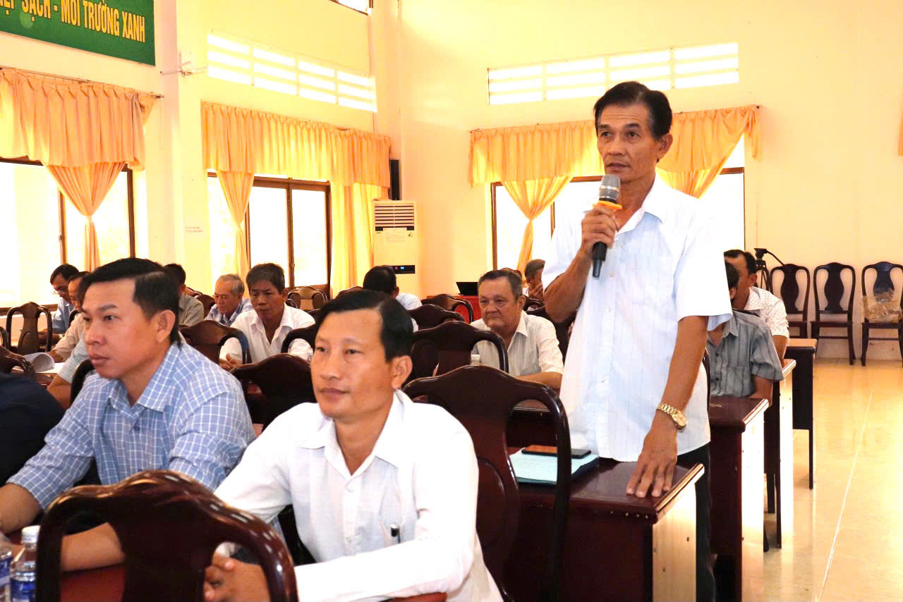 Đại biểu HĐND xã tiếp xúc cử tri trước kỳ họp thứ 3