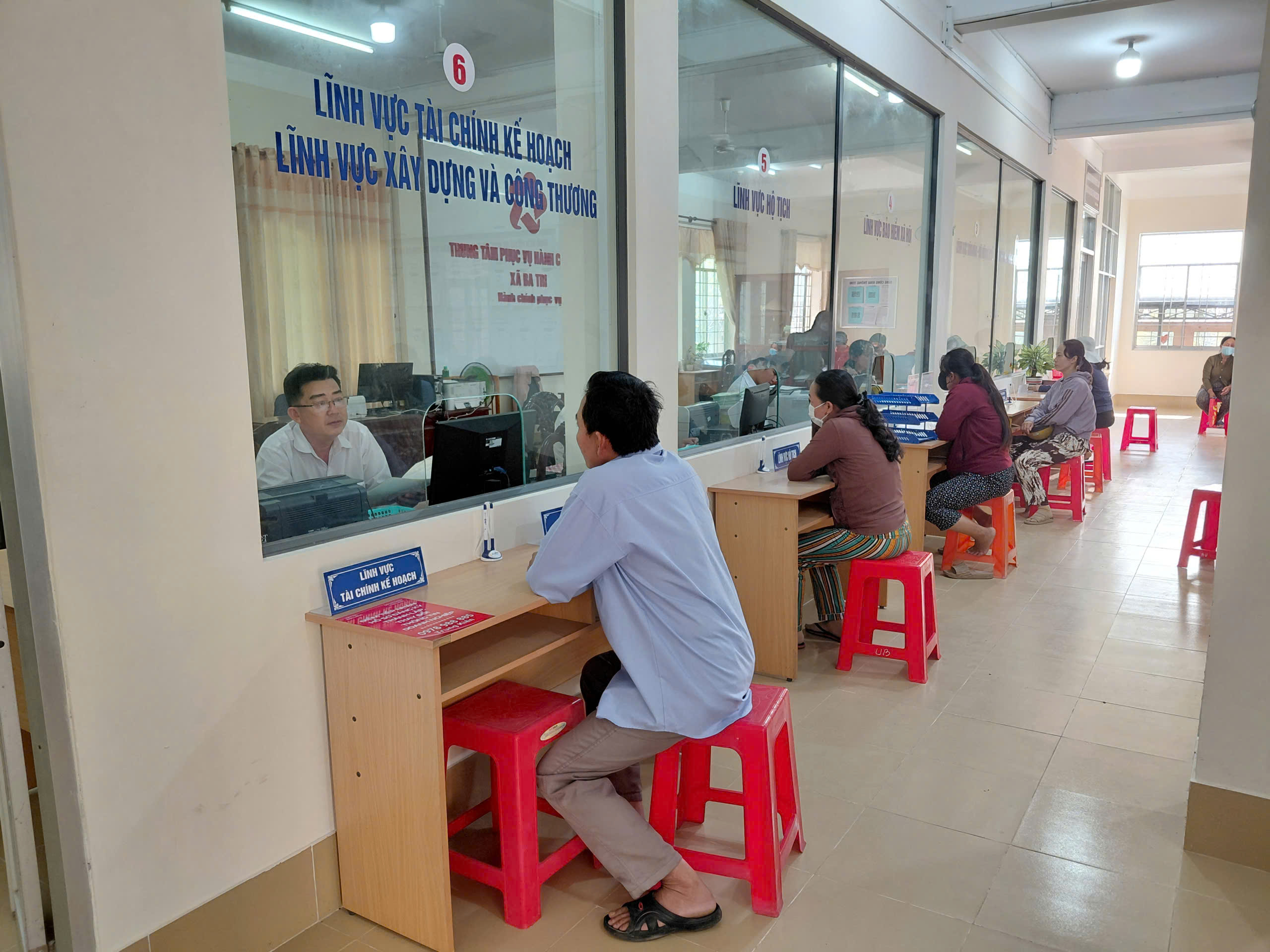 Đẩy mạnh cải cách hành chính, nâng cao chất lượng phục vụ người dân, hướng tới chính quyền số, xã hội số trong tình hình mới