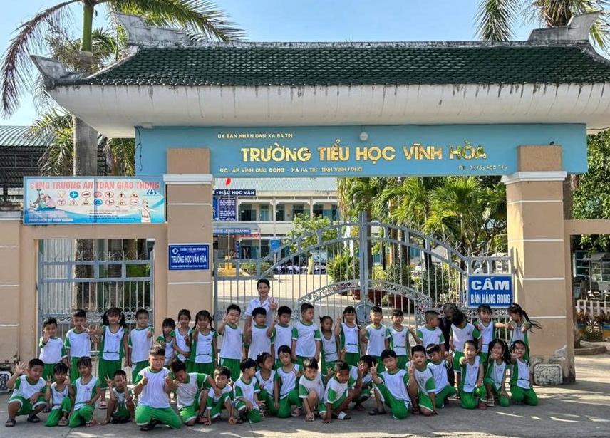 Chuyến tham quan trường tiểu học đầy ý nghĩa của trẻ 5 tuổi trường Mầm non Vĩnh Hòa