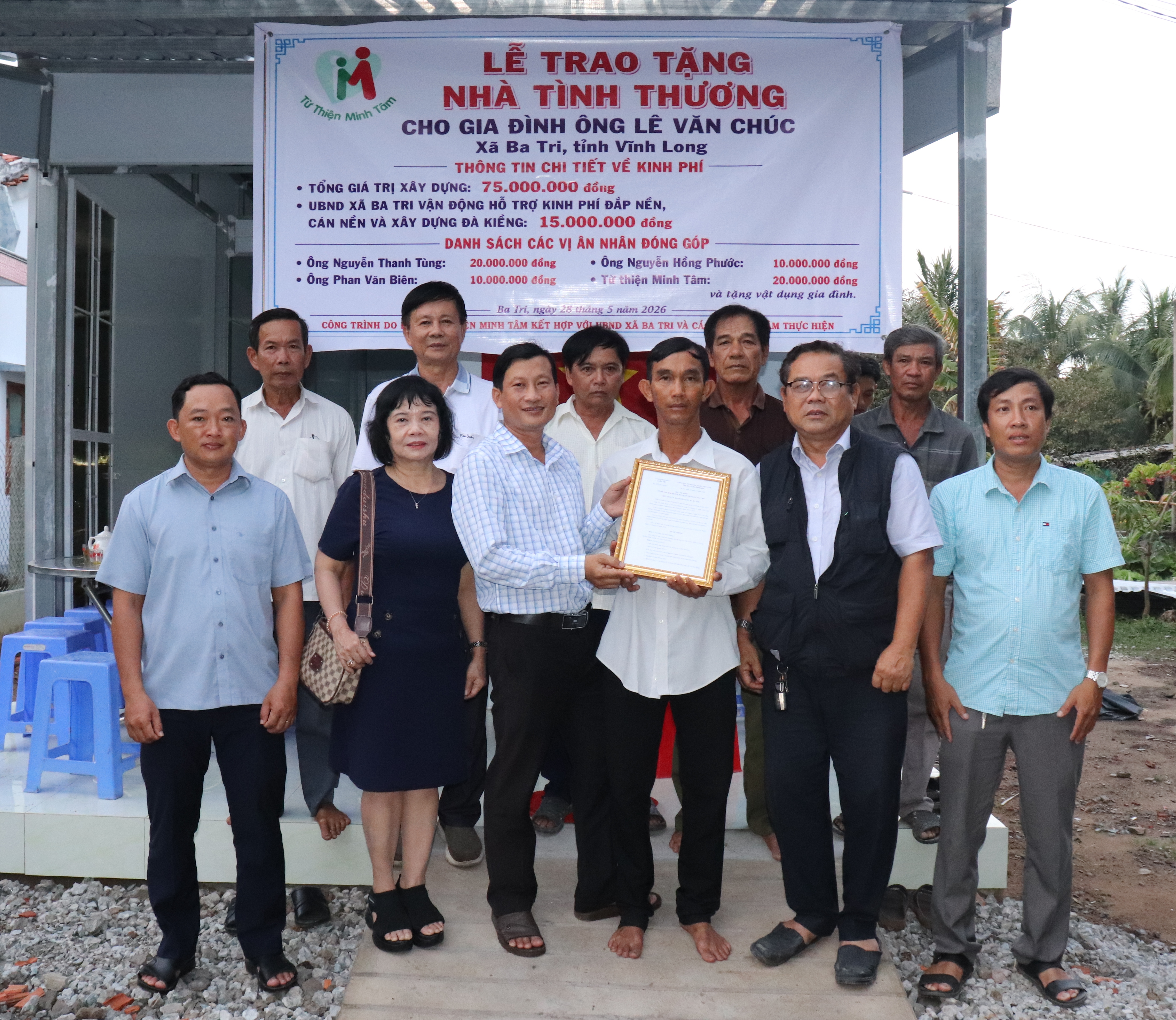 Đoàn từ thiện Minh Tâm tặng nhà tình thương cho hộ nghèo ở ấp Bảo Hòa
