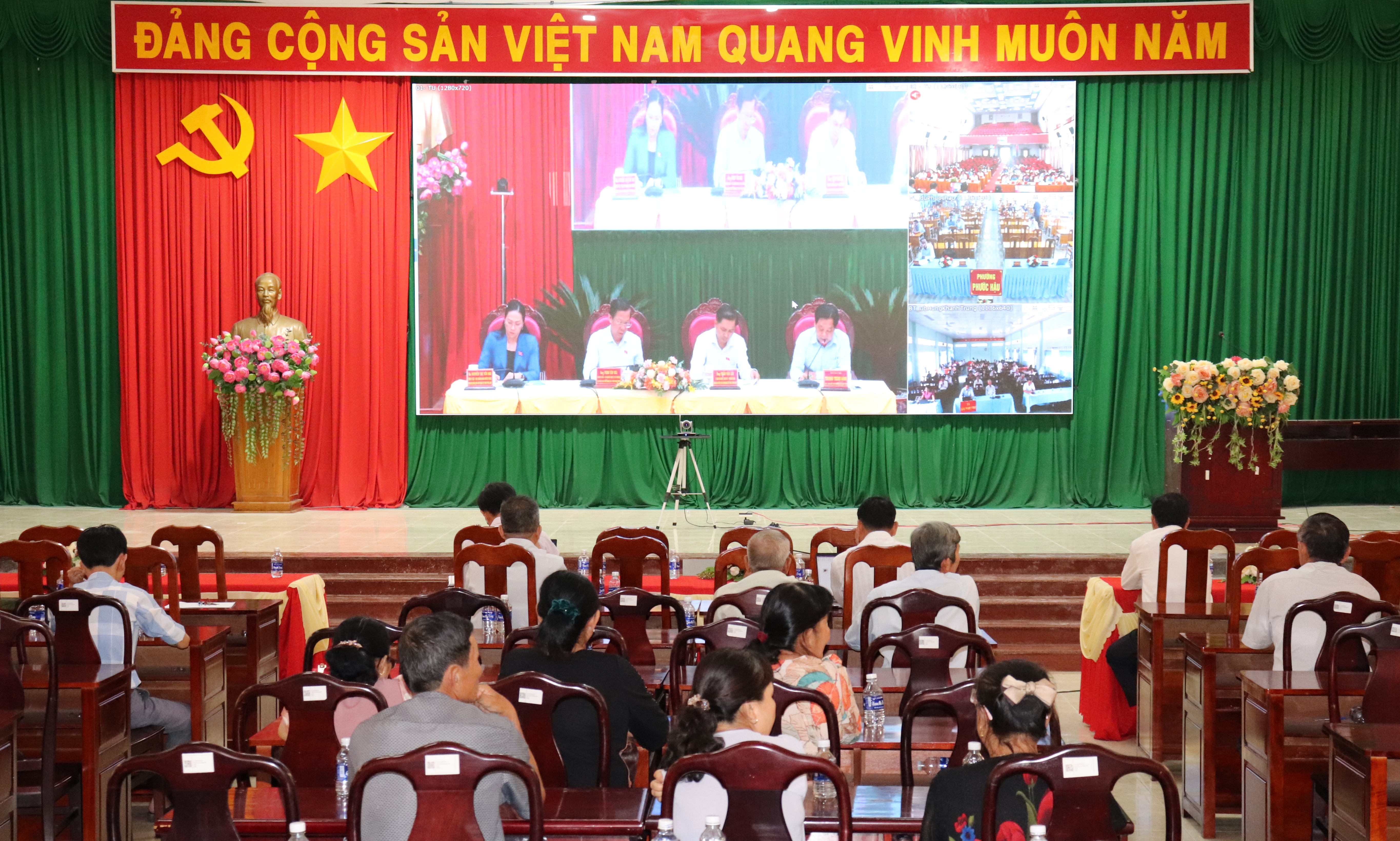 Đoàn Đại biểu Quốc hội tỉnh Vĩnh Long tiếp xúc cử tri sau Kỳ họp thứ nhất, Quốc hội Việt Nam khóa XVI. 

