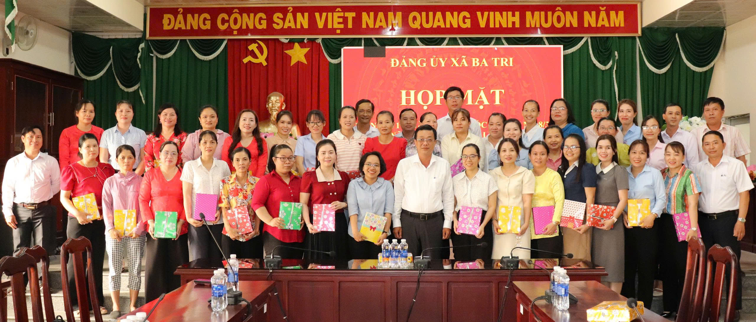 Văn Phòng Đảng ủy, Văn phòng HĐND-UBND xã Họp mặt nữ cán bộ, công chức, lao động kỷ niệm 116 năm Ngày Quốc tế Phụ nữ